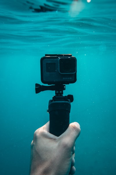 Underwater hand motion camera
